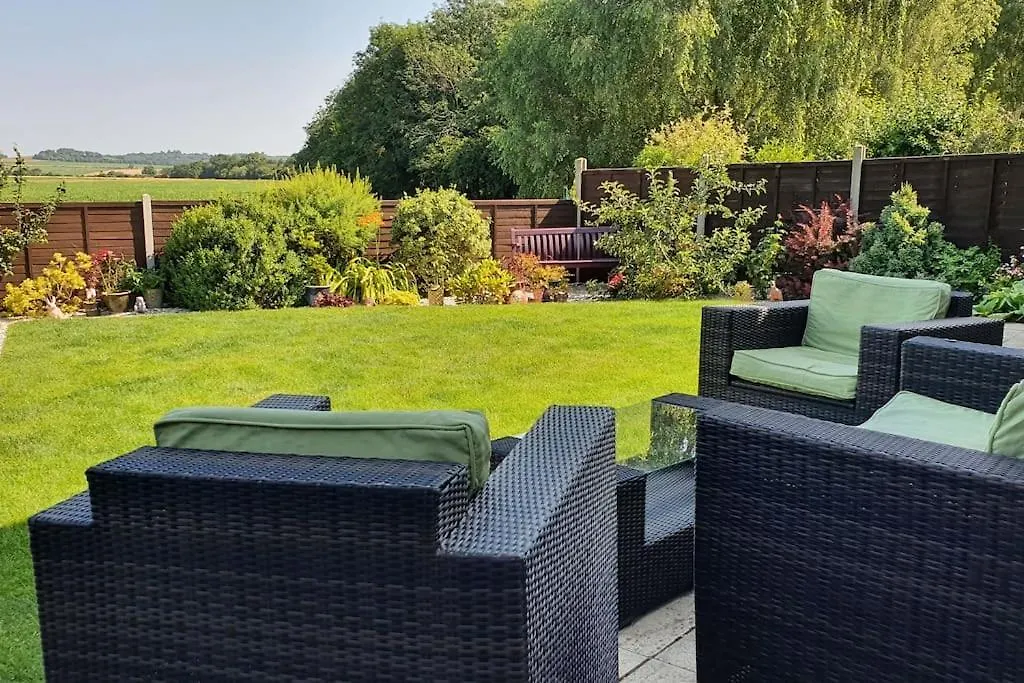 Self-Contained Annex With Private Entrance, Double Bed, Kitchen, Bathroom, Free Car Park - Near Cambridge, Duxford Air Museum And Addenbrooke'S Hospital-1
