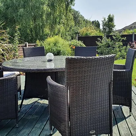 Self-Contained Annex With Private Entrance, Double Bed, Kitchen, Bathroom, Free Car Park - Near Cambridge, Duxford Air Museum And Addenbrooke'S Hospital-3