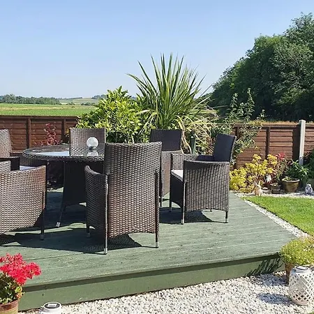 Self-Contained Annex With Private Entrance, Double Bed, Kitchen, Bathroom, Free Car Park - Near Cambridge, Duxford Air Museum And Addenbrooke'S Hospital-2